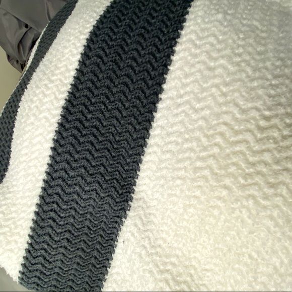 Knit Blanket - Picture 3 of 5